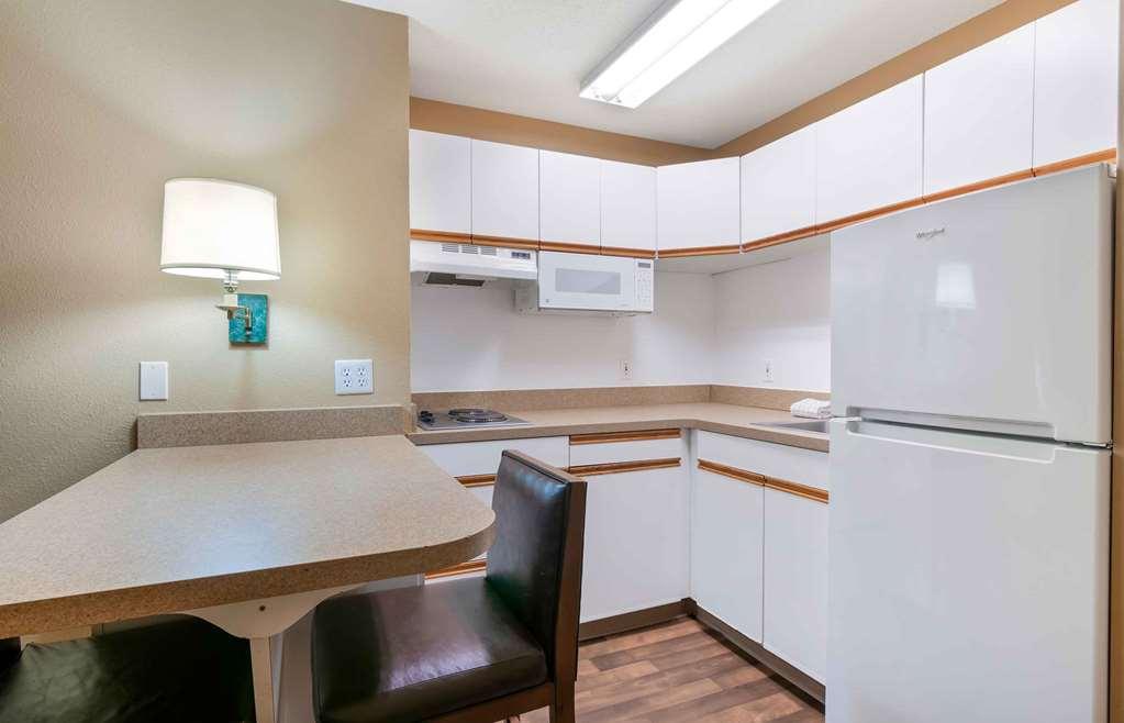 Extended Stay America Suites - Kansas City - Overland Park - Nall Ave Room photo